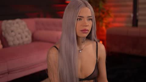 Nicky online show from November 1, 2025, 7:05 pm