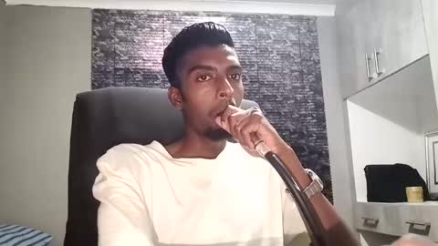 Snapshot of nickyle63 chatting on March 9, 2025, 5:39 pm james online show from March 9, 2025, 5:39 pm