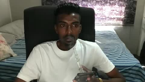 Snapshot of nickyle63 chatting on November 23, 2025, 1:44 pm james online show from November 23, 2025, 1:44 pm