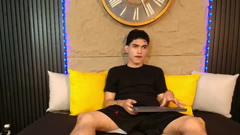 nico_monroet online show from April 21, 2026, 8:55 pm