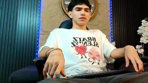 nico_monroet online show from May 15, 2026, 8:05 pm