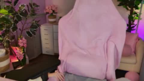 Nicole Online at about after 1000  6  UK time or 900  - 500  UK time it approximate time interval online show from September 29, 2025, 3:11 am