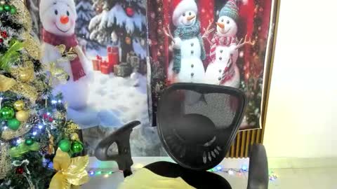 Nicol sanchez online show from November 30, 2025, 8:35 pm