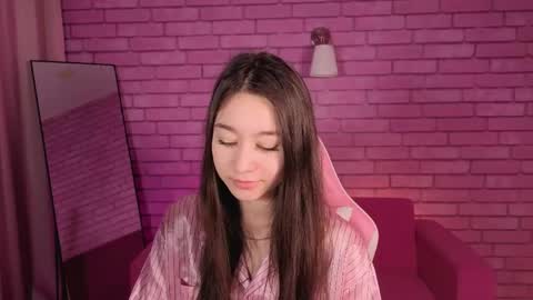 Snapshot of nicole_brownie chatting on May 4, 2026, 1:01 am Nicole online show from May 4, 2026, 1:01 am