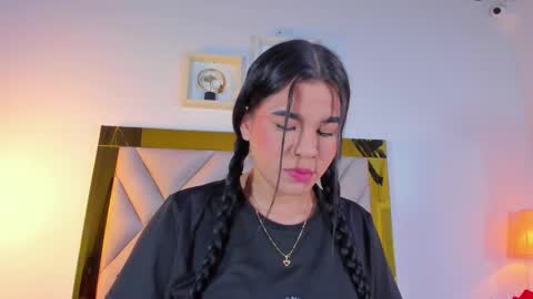 nicole_grace0 online show from October 22, 2025, 12:05 pm