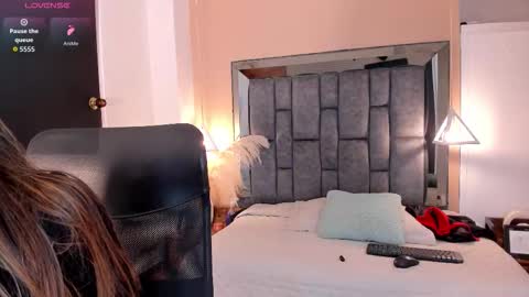 Snapshot of nicole_whitee chatting on September 20, 2025, 7:37 pm N A T A L I A online show from September 20, 2025, 7:37 pm