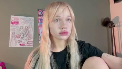 Snapshot of nicole_yo chatting on May 19, 2026, 1:56 am Mary online show from May 19, 2026, 1:56 am