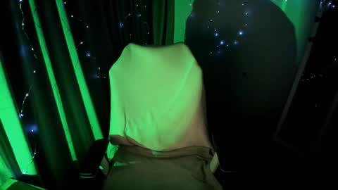 Nicole online show from November 9, 2025, 7:34 pm