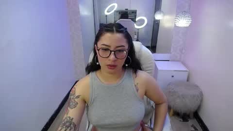nicolee_8 online show from September 20, 2025, 2:12 am