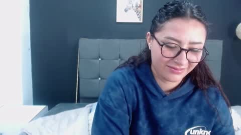 nicolee_8 online show from September 27, 2025, 11:26 am