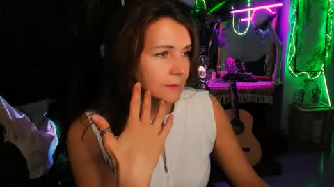 nicolehits online show from November 26, 2025, 9:32 am