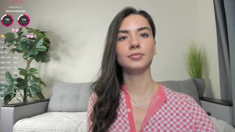 Snapshot of nicoleluuv chatting on February 5, 2025, 4:14 pm Dua Lipa online show from February 5, 2025, 4:14 pm
