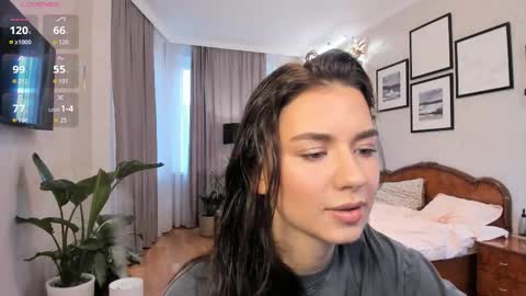Snapshot of nicoleluuv chatting on October 15, 2025, 1:11 pm Dua Lipa online show from October 15, 2025, 1:11 pm