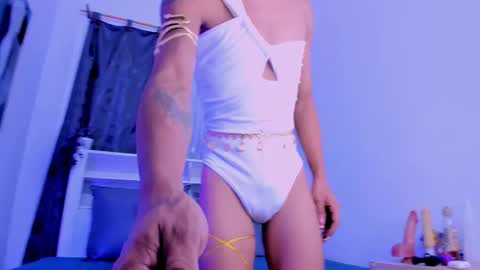 nicolemadrird online show from November 6, 2025, 3:07 am