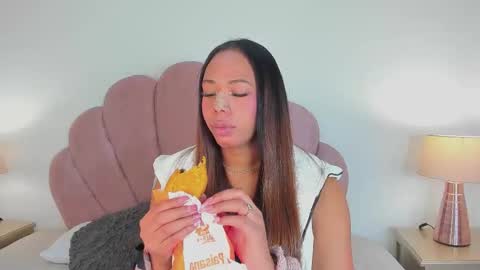 NICOLE online show from November 18, 2025, 12:42 pm