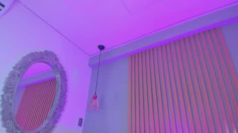 Nicole online show from December 1, 2025, 8:25 pm