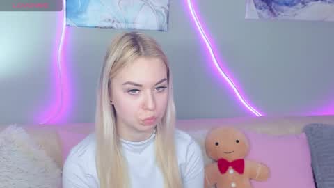 NicoleStunning online show from May 5, 2026, 8:55 am