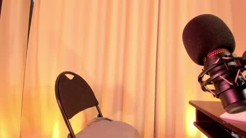 Snapshot of nicolette_tay chatting on February 8, 2025, 4:57 pm Nicol online show from February 8, 2025, 4:57 pm