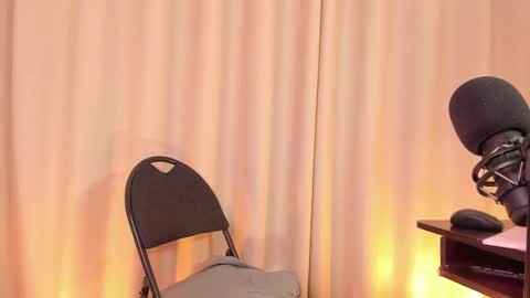 Snapshot of nicolette_tay chatting on February 8, 2025, 7:59 pm Nicol online show from February 8, 2025, 7:59 pm