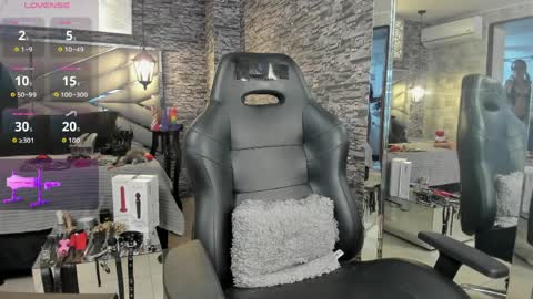 Nicolle online show from April 3, 2026, 3:21 pm