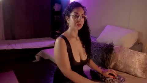 Mrs Nicolle online show from February 9, 2025, 1:22 am