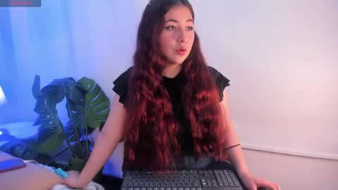 Snapshot of nicolle_evanss_ chatting on April 30, 2026, 3:57 am nicolle_evanss_ online show from April 30, 2026, 3:57 am