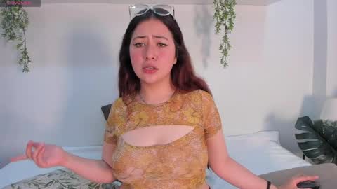 Snapshot of nicolle_evanss_ chatting on May 28, 2026, 3:26 am nicolle_evanss_ online show from May 28, 2026, 3:26 am