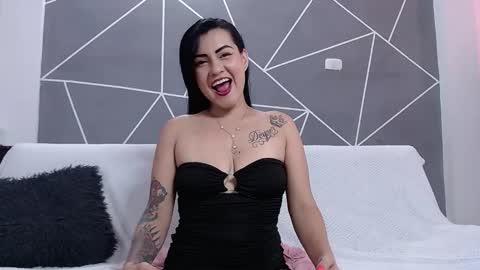 nicolle gomes online show from February 18, 2026, 7:32 pm