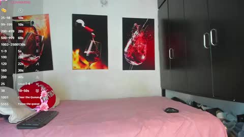 nicolle_hanks1 online show from April 26, 2026, 1:58 am