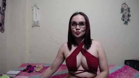 nicolle_sky online show from March 5, 2025, 3:08 am