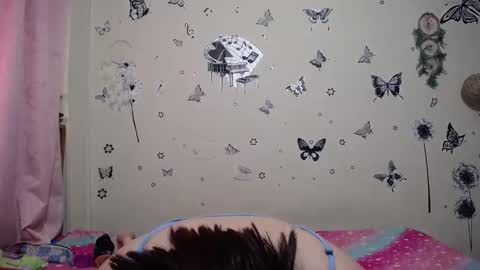 nicolle_sky online show from December 5, 2025, 1:52 pm