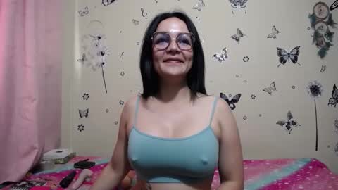 nicolle_sky online show from January 7, 2026, 2:52 pm