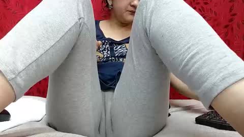 NICOLLE online show from November 21, 2025, 9:35 pm