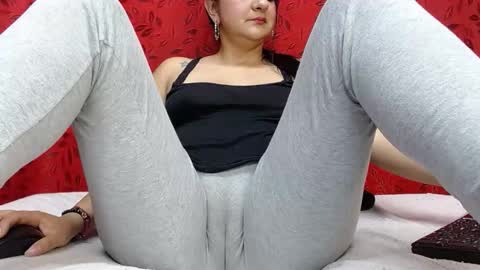 NICOLLE online show from May 26, 2026, 9:33 pm
