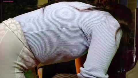 Nicolle online show from January 12, 2026, 1:49 pm