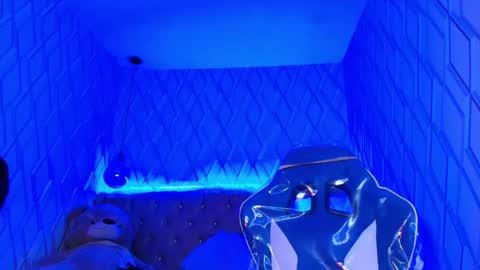 Nicolle Miley online show from November 28, 2025, 4:04 am