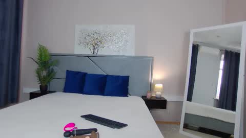 NicolRos online show from December 14, 2025, 9:36 am