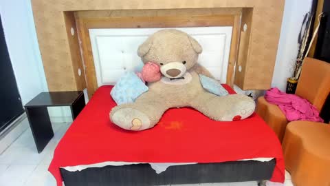 nicolysofi online show from December 27, 2024, 11:06 am