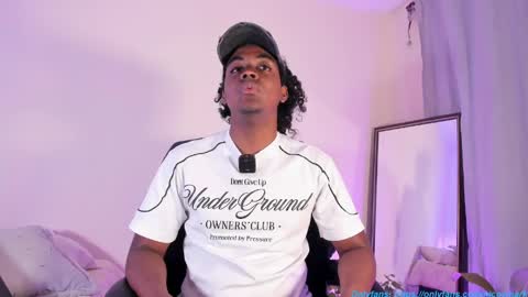 Snapshot of nicoymark1 chatting on April 1, 2026, 9:54 am Nico y Mark online show from April 1, 2026, 9:54 am