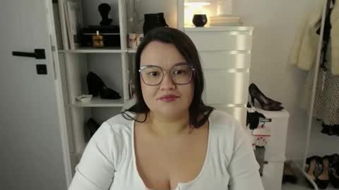 Holly online show from March 12, 2026, 4:02 pm