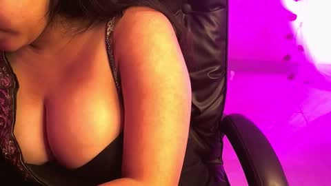 Snapshot of nightqueen107446 chatting on February 27, 2026, 2:33 am nightqueen107446 online show from February 27, 2026, 2:33 am