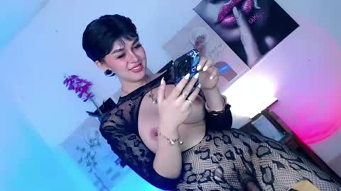 Snapshot of nightwalker28 chatting on June 14, 2026, 2:24 am Katie online show from June 14, 2026, 2:24 am