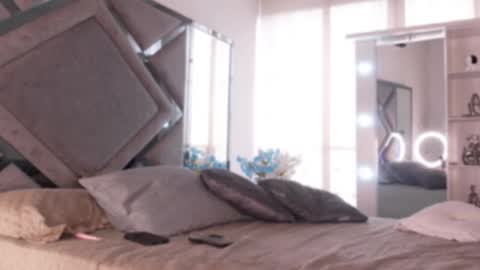 niiaa01 online show from October 21, 2025, 7:36 pm