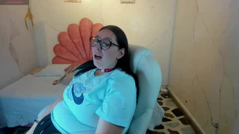 Snapshot of niickyjones chatting on April 23, 2026, 4:57 am Anni online show from April 23, 2026, 4:57 am
