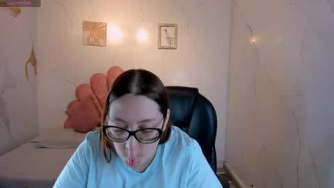 Snapshot of niickyjones chatting on May 8, 2026, 11:32 pm Anni online show from May 8, 2026, 11:32 pm