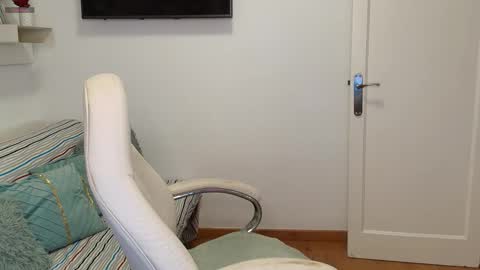 Snapshot of niickylovee chatting on November 26, 2025, 7:37 pm Nicolle Bustamante online show from November 26, 2025, 7:37 pm