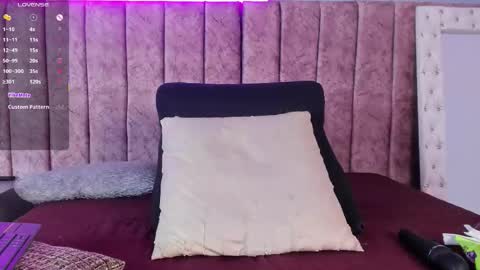 Nicolle  online show from January 15, 2026, 7:06 pm