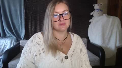 Nika online show from September 19, 2025, 4:14 am