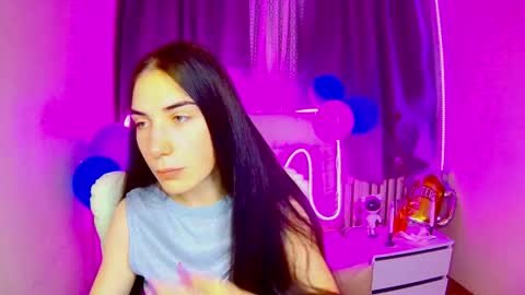 nikastarkk online show from October 1, 2025, 6:41 am