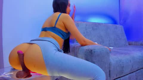 Snapshot of nikii_white chatting on November 16, 2025, 5:02 am nikii_white online show from November 16, 2025, 5:02 am